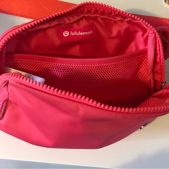 Lululemon EBB LIPGLOSS PINK belt bag (sold out colour) - Picture 3 of 5